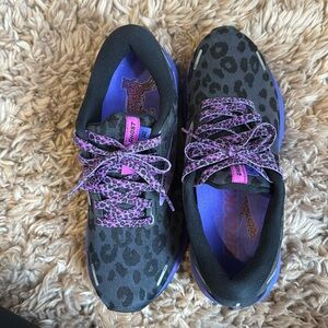 Women’s Brooks Shoes 7.5
